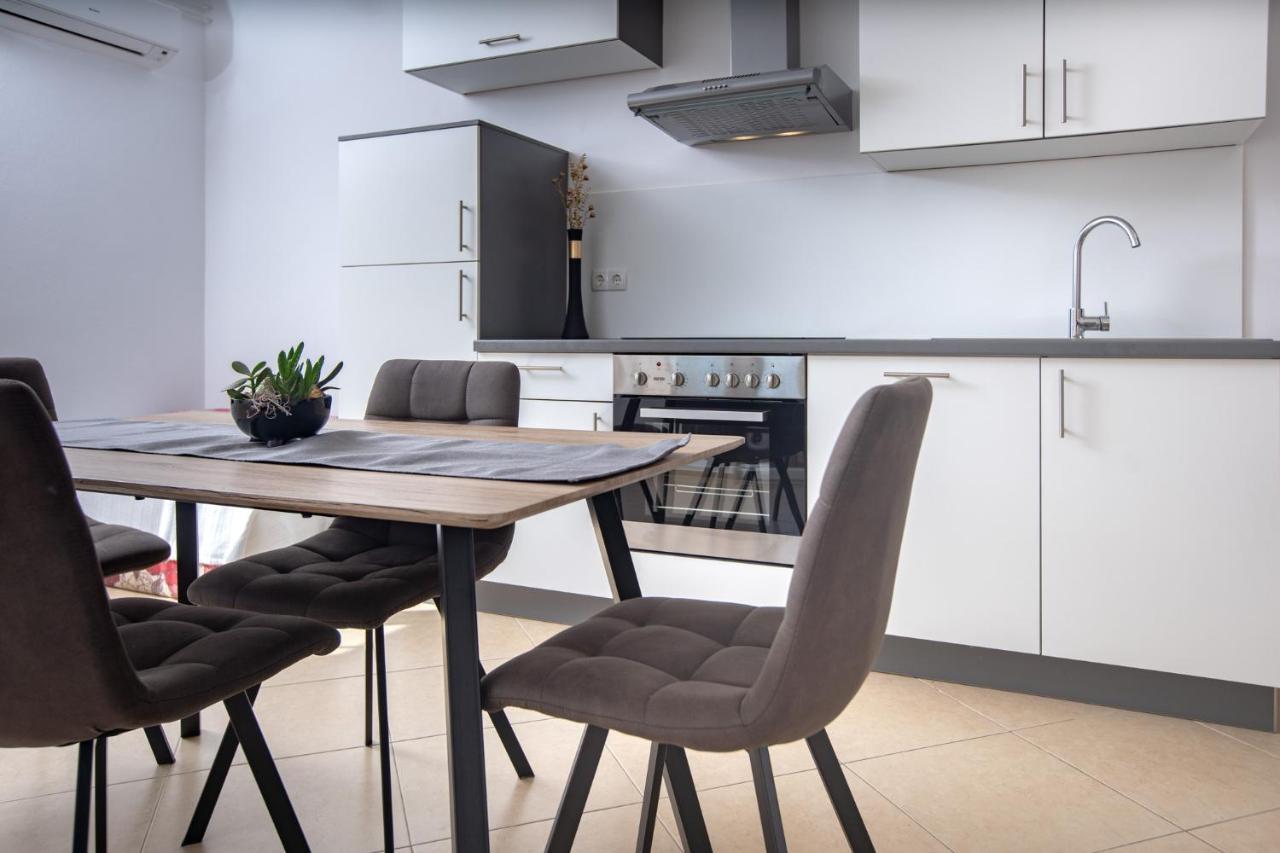 Apartmani Milena Barbat na Rabu Buitenkant foto