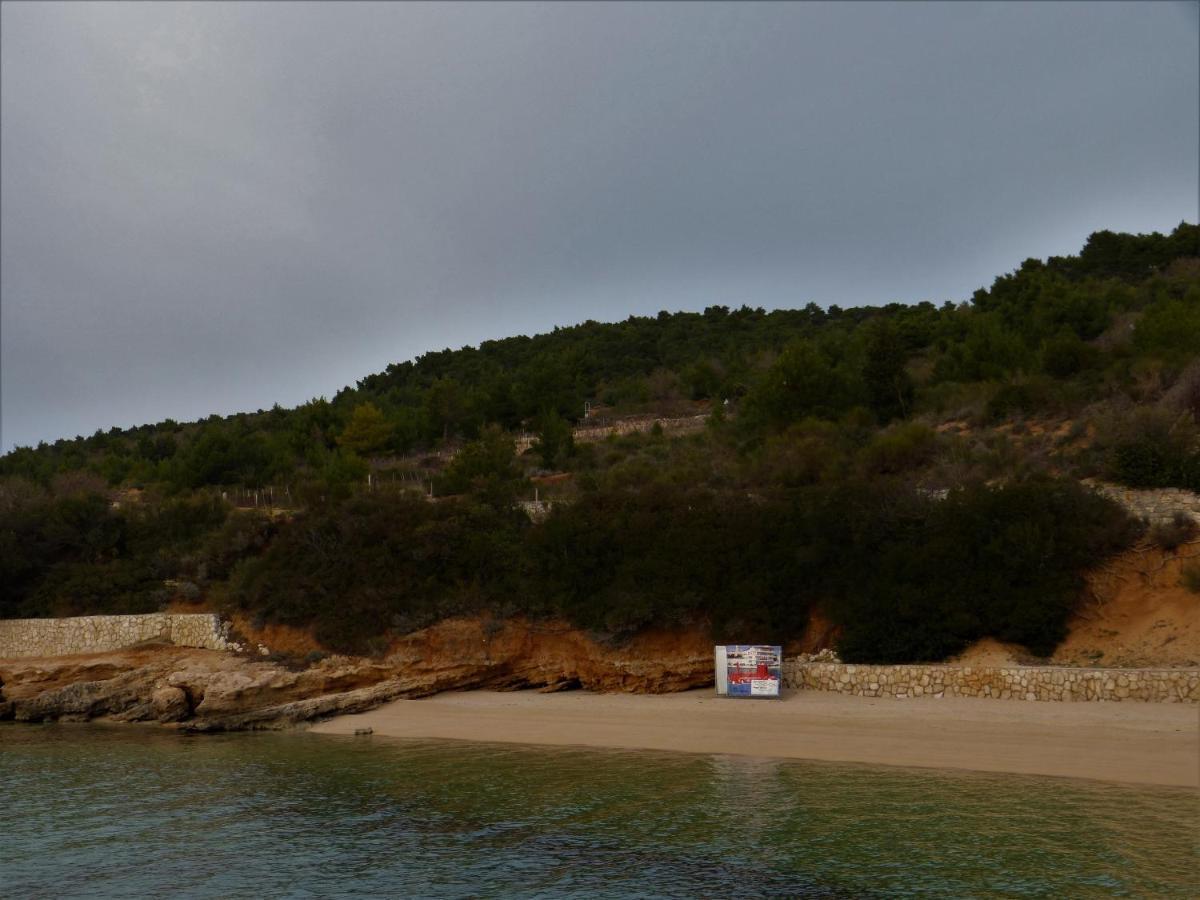 Apartmani Milena Barbat na Rabu Buitenkant foto