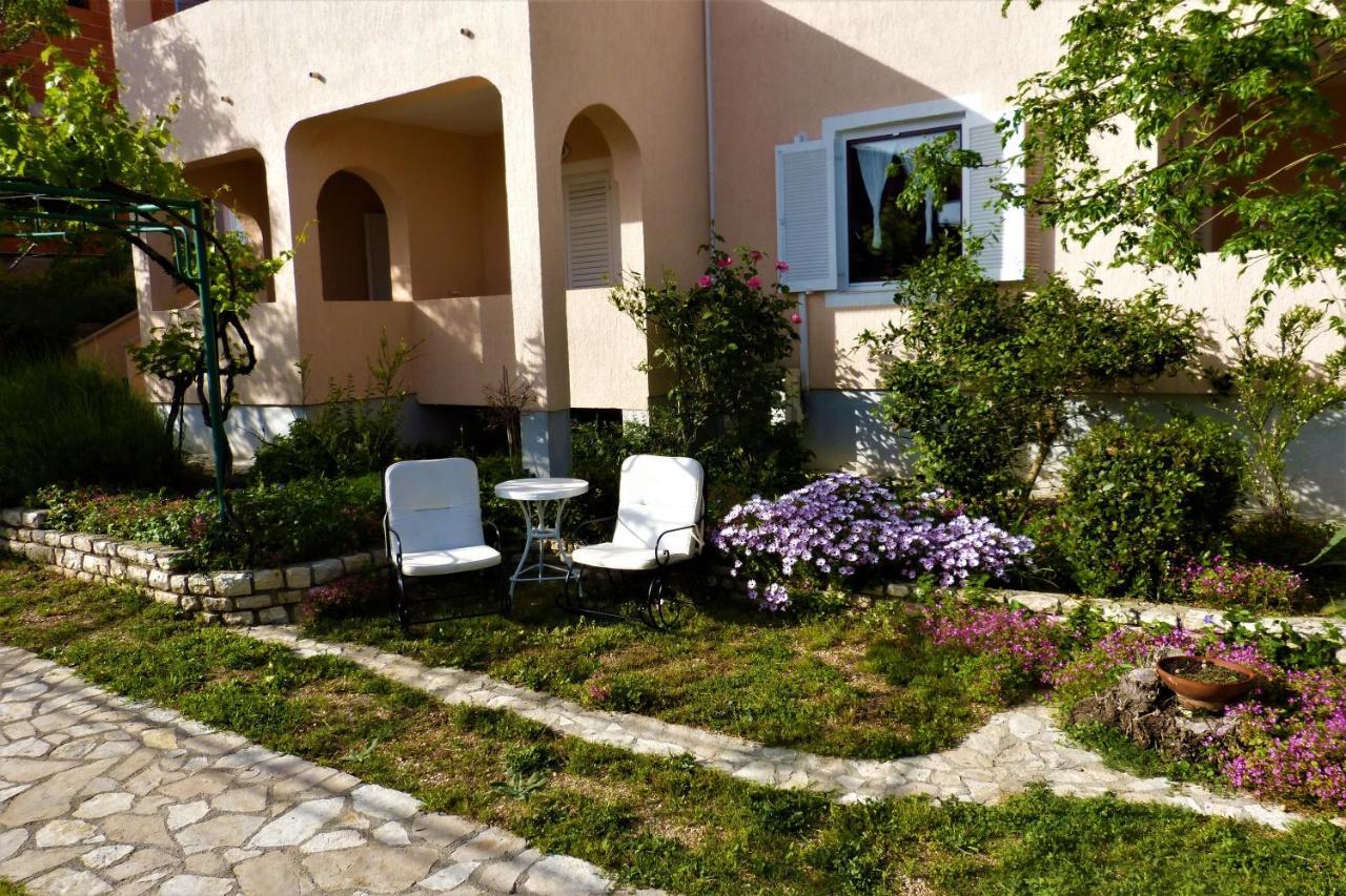 Apartmani Milena Barbat na Rabu Buitenkant foto