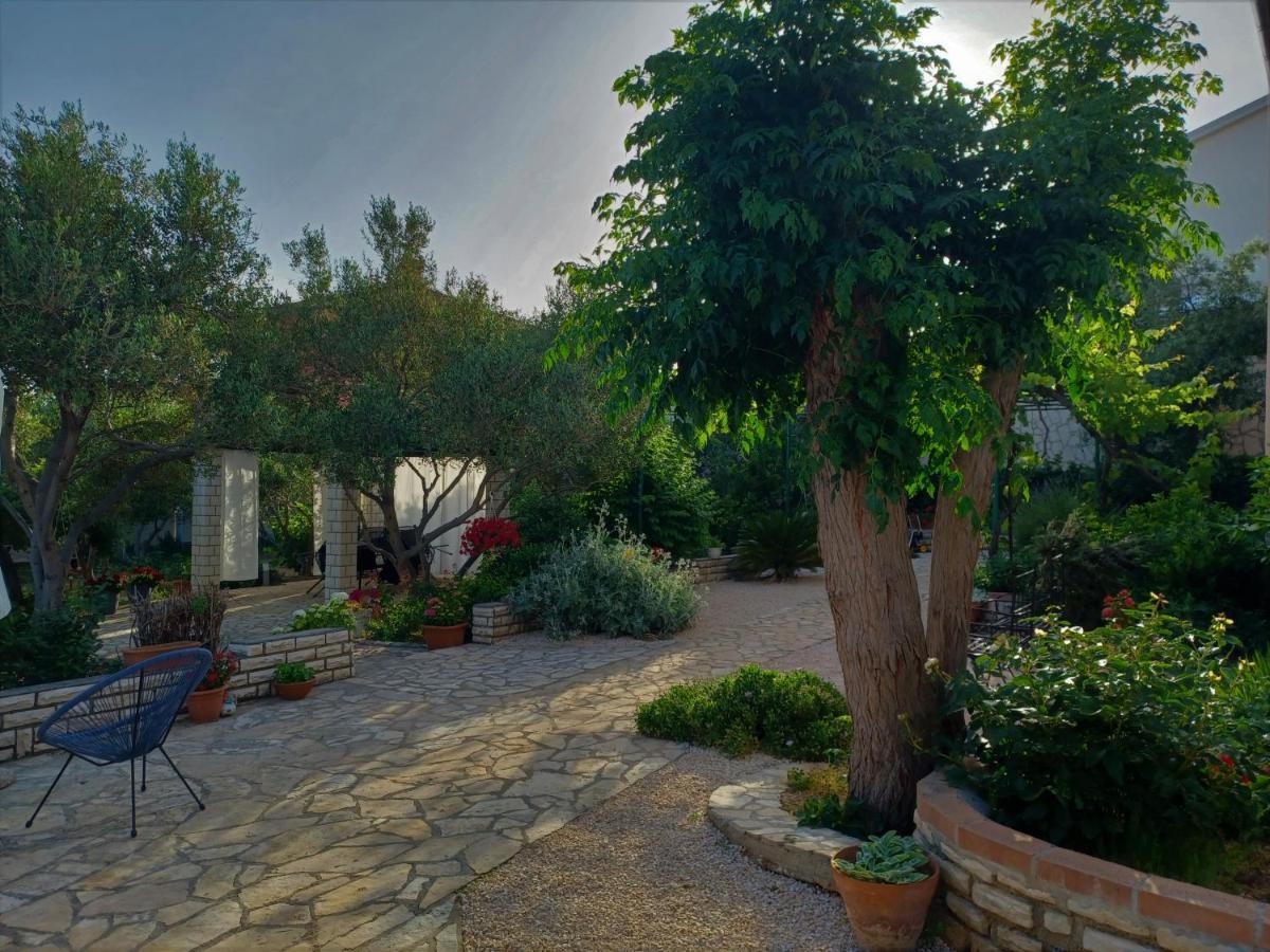 Apartmani Milena Barbat na Rabu Buitenkant foto