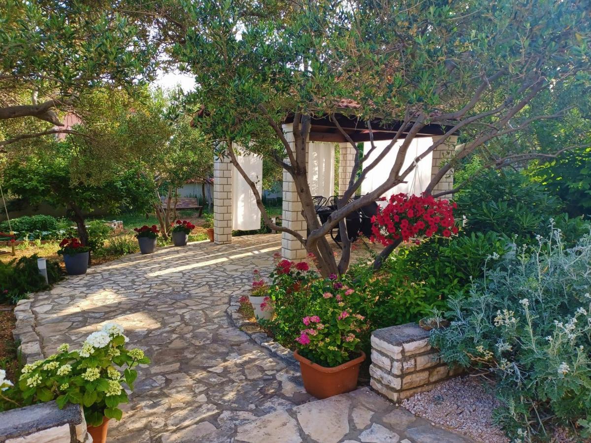 Apartmani Milena Barbat na Rabu Buitenkant foto