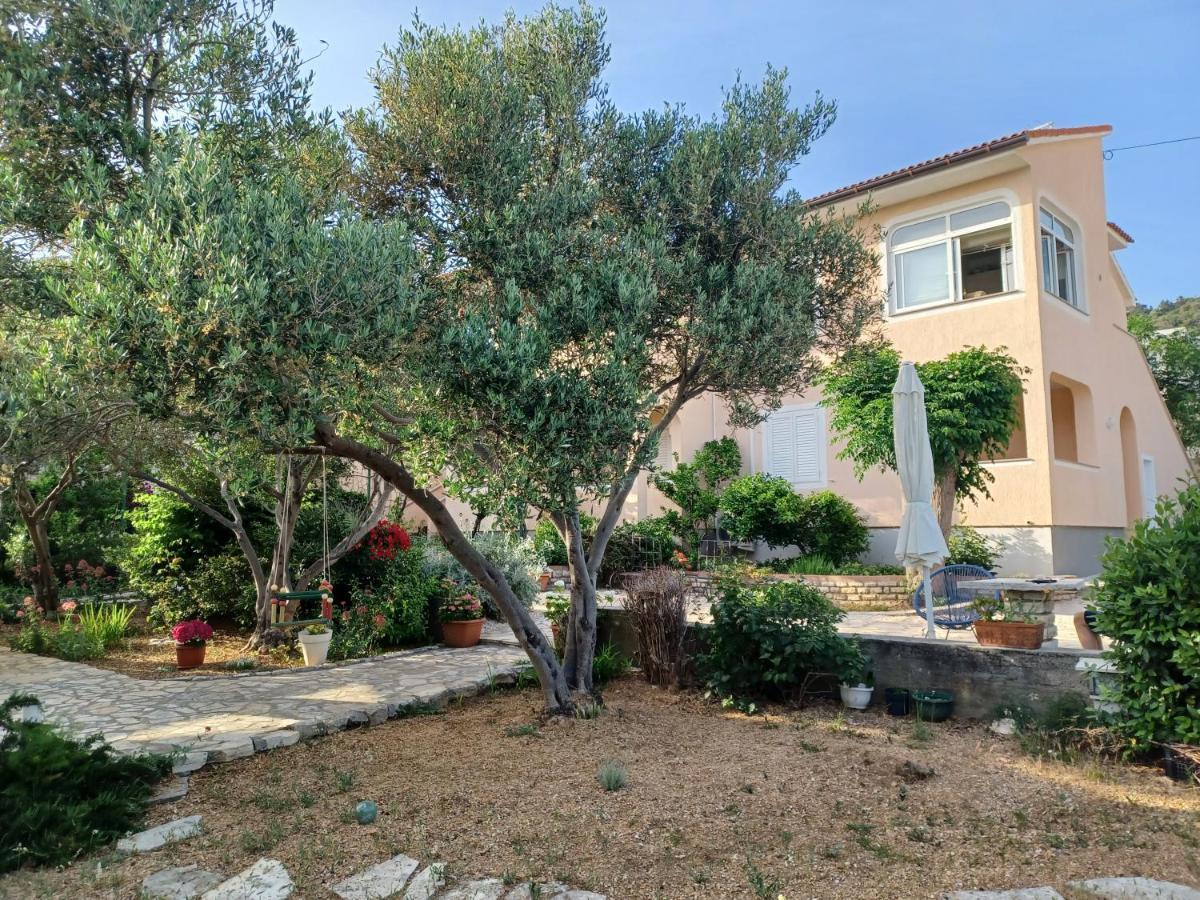 Apartmani Milena Barbat na Rabu Buitenkant foto